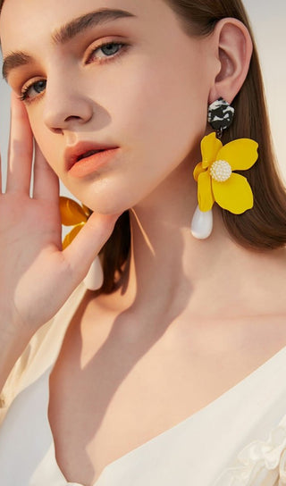 YELLOW FLOWER PEARL EARRINGS