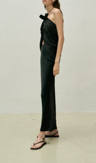 DRAPED HALTERNECK TOP IN BLACK