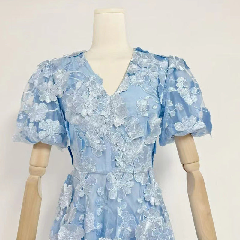 CHAYAN MINIKLEID MIT BLUMENSTICKEREI