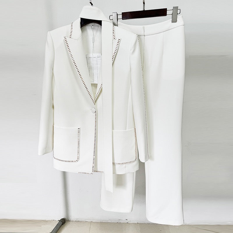 DEBORAH OFF-WHITE SCHAL - DETAILLIERTER BLAZER AUS WOLLCREPE