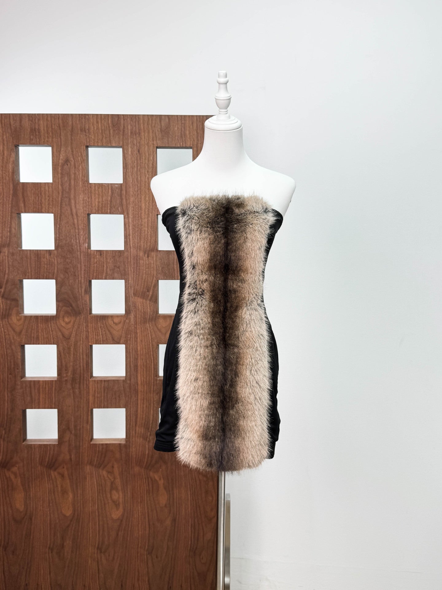 arlene Plush Cut Strapless mini Dress in black - mink