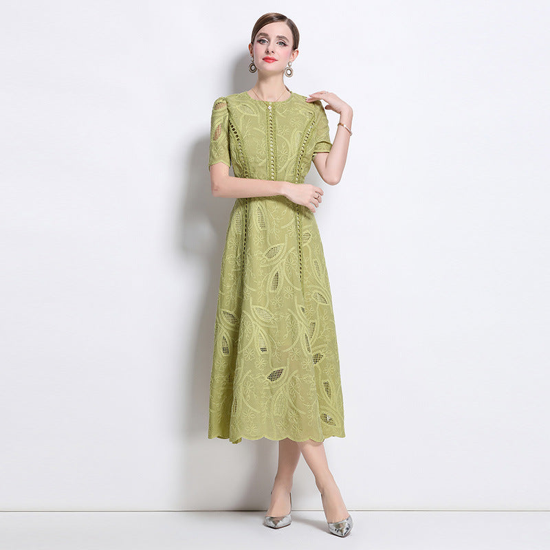 Dana Midikleid mit Lochstickerei und Spitze in Grün