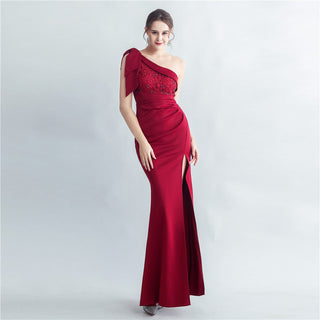 One-Shoulder embroidery High Slit Dress in red