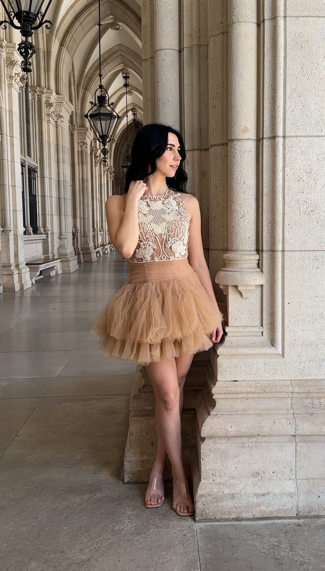 Ballerina | Beiges Tüll-Minikleid mit 3D-Applikation