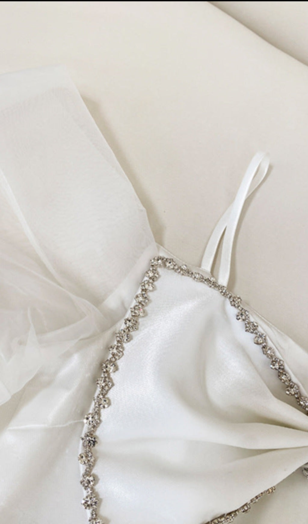 ROBE MINI À NŒUD À MANCHES BOUFFANTES BLANCHE