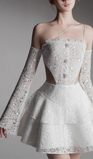 ROBE MINI EN DENTELLE DÉCOUPÉE ÉVASÉE