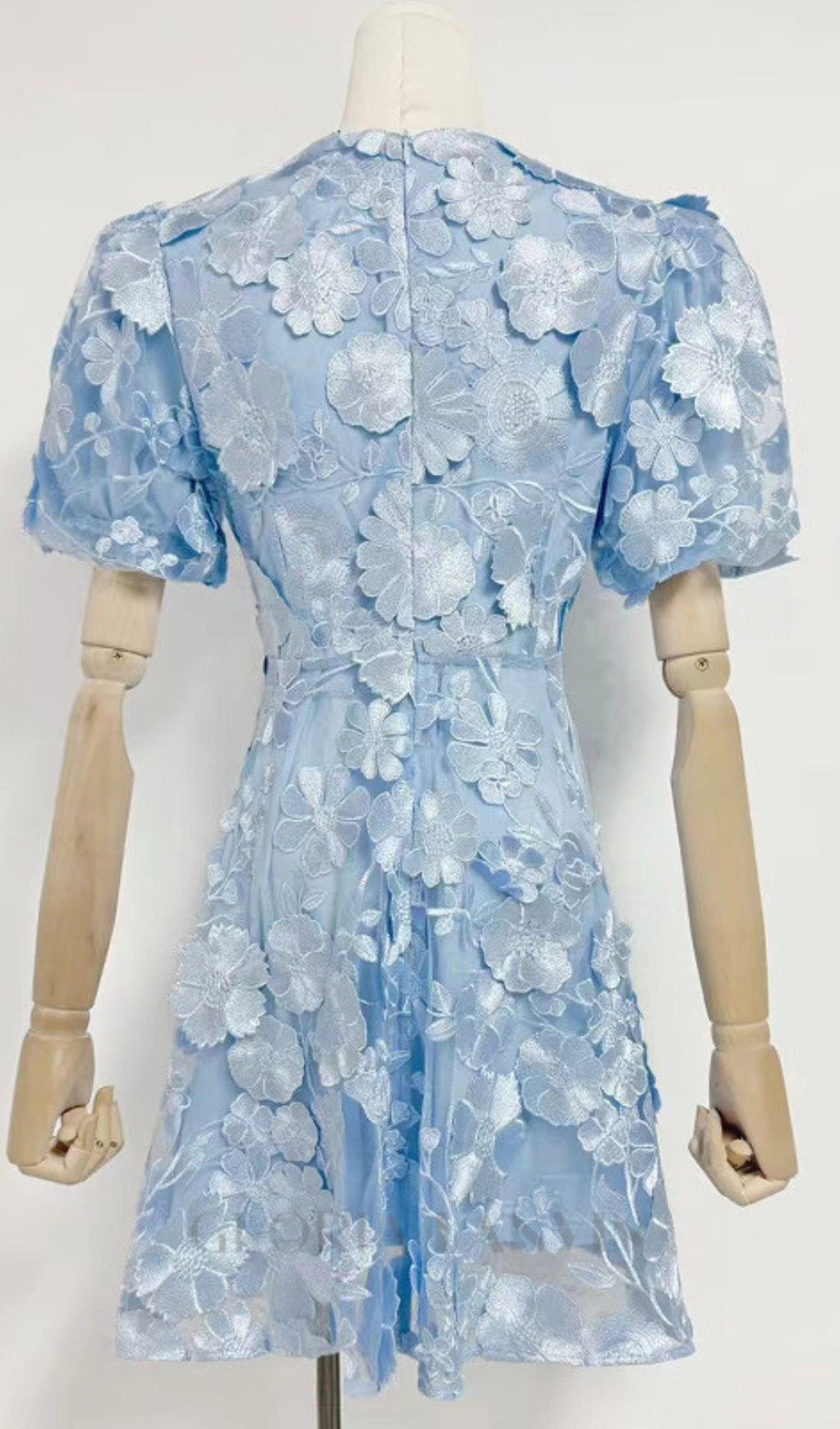 CHAYAN MINIKLEID MIT BLUMENSTICKEREI