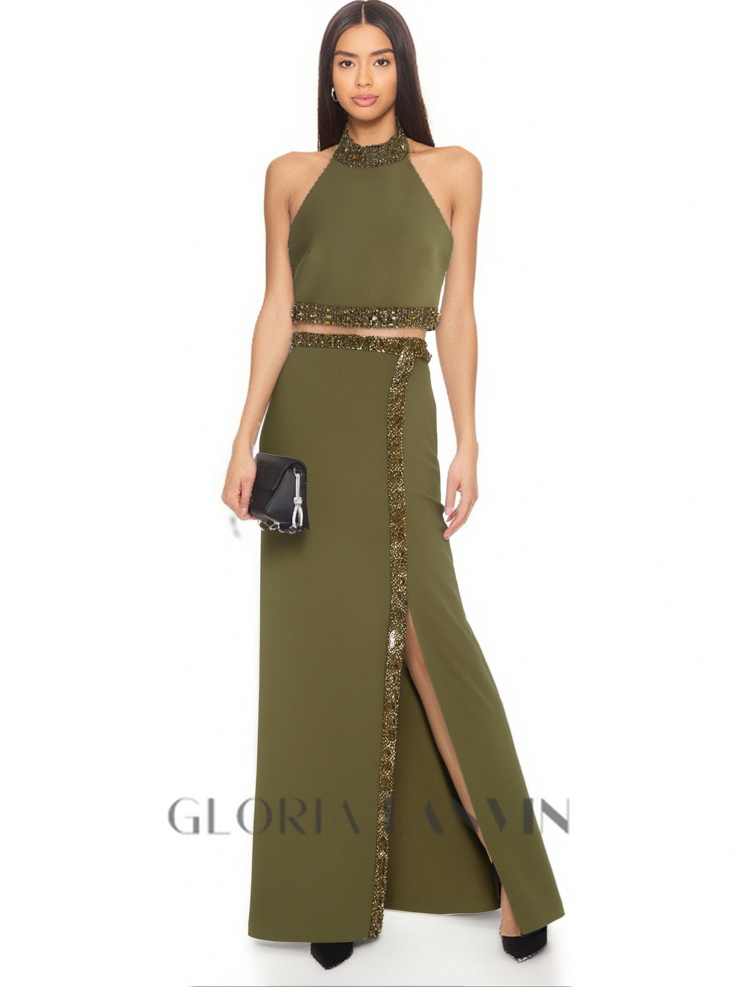 Ensemble jupe fendue et haut dos nu orné de perles et de diamants, de couleur verte