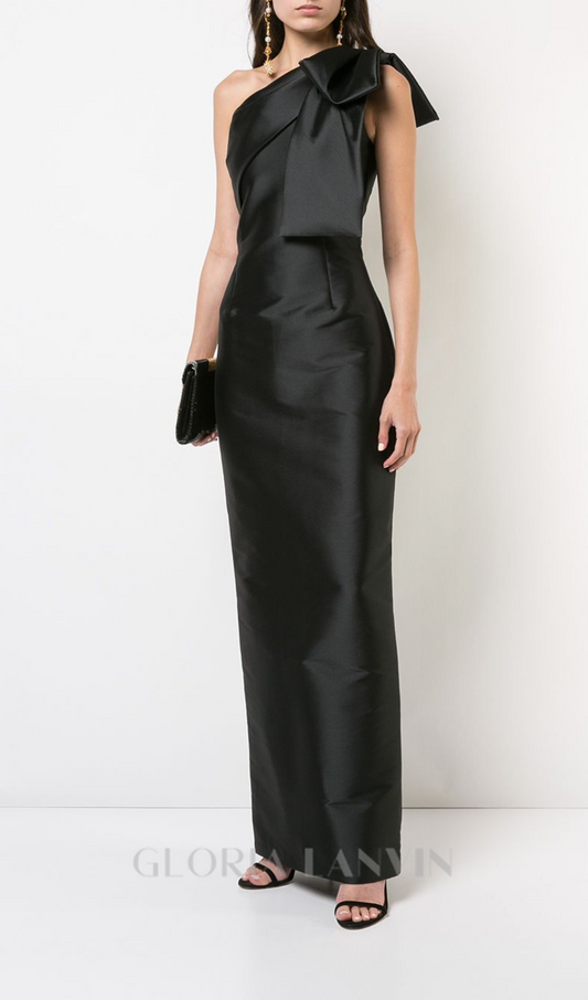 ONE-SHOULDER-MAXIKLEID MIT SCHLEIFE IN SCHWARZ