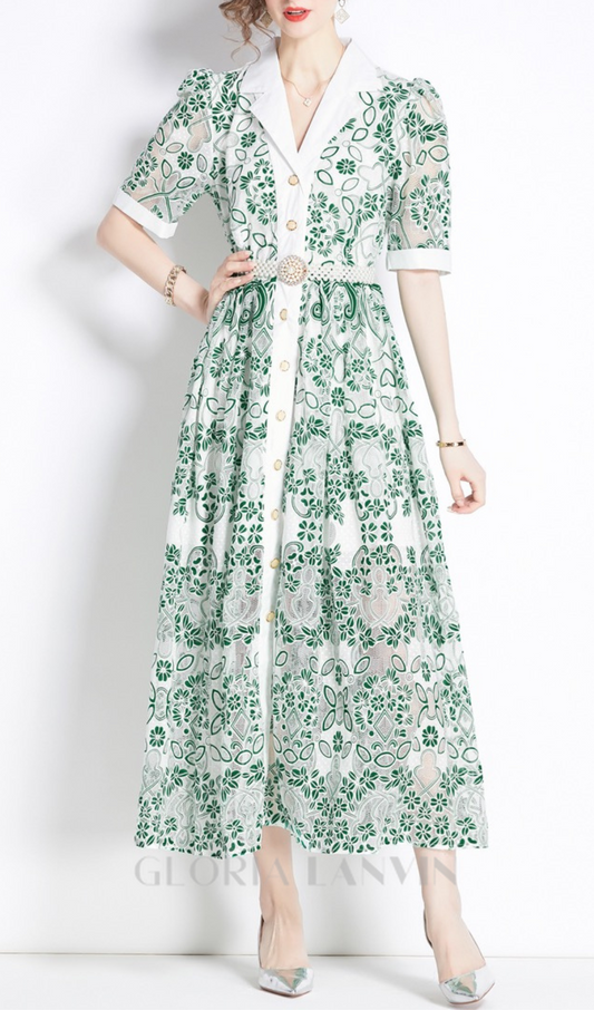 Grünes Midikleid mit V-Ausschnitt, Ziergürtel und Stickerei