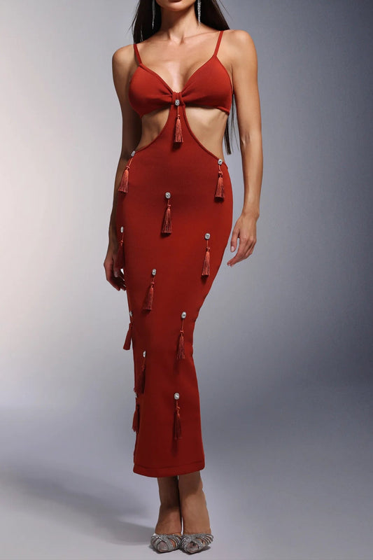 Rotes Maxikleid mit tiefem V-Ausschnitt, Diamantquasten und Bandagenrand