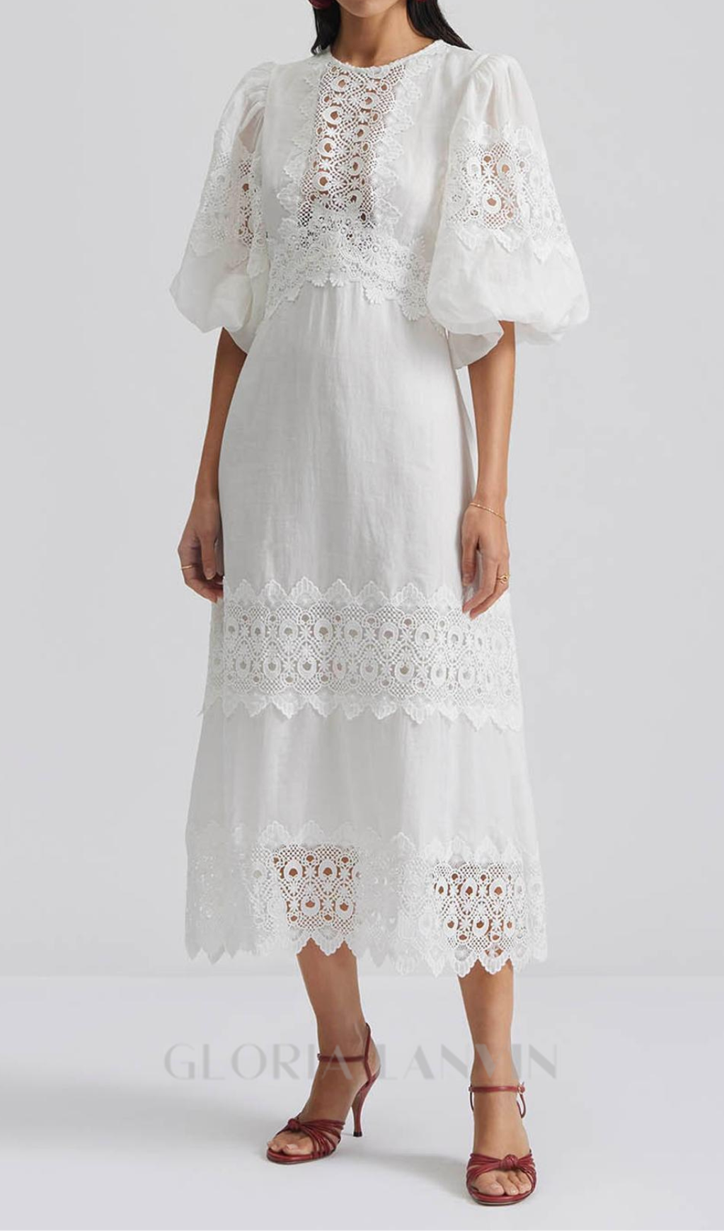 HASELNASSWEISSES, BESTICKTES RUNDHALS-PUMPÄRMEL-MIDIKLEID