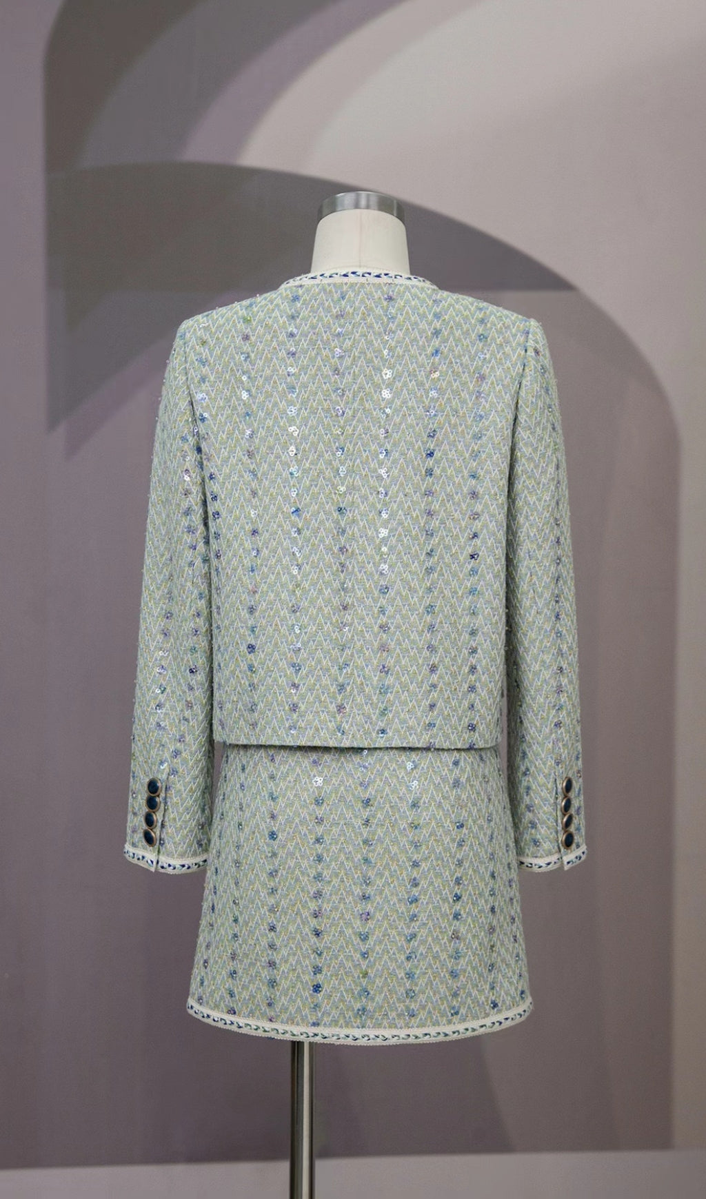 FLORALE TWEED-KNÖPFE-JACKE + MINIROCK