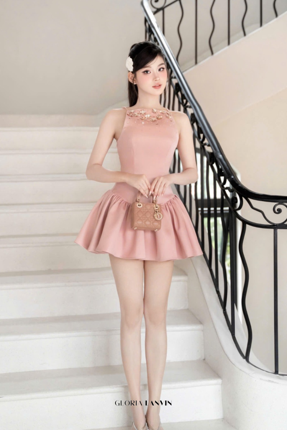 robe mini-gilet rose ornée de cristaux