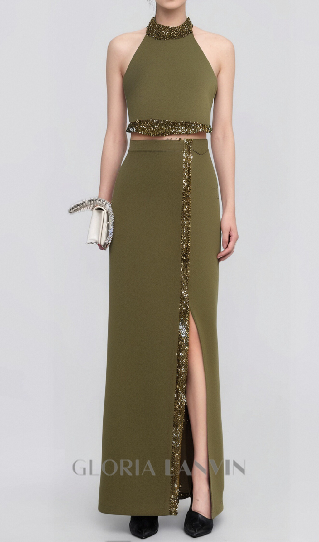 Ensemble jupe fendue et haut dos nu orné de perles et de diamants, de couleur verte