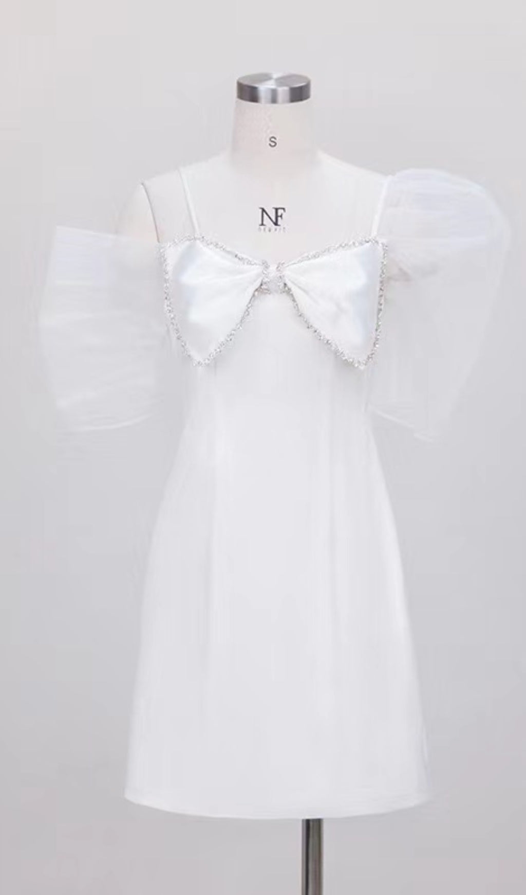 ROBE MINI À NŒUD À MANCHES BOUFFANTES BLANCHE