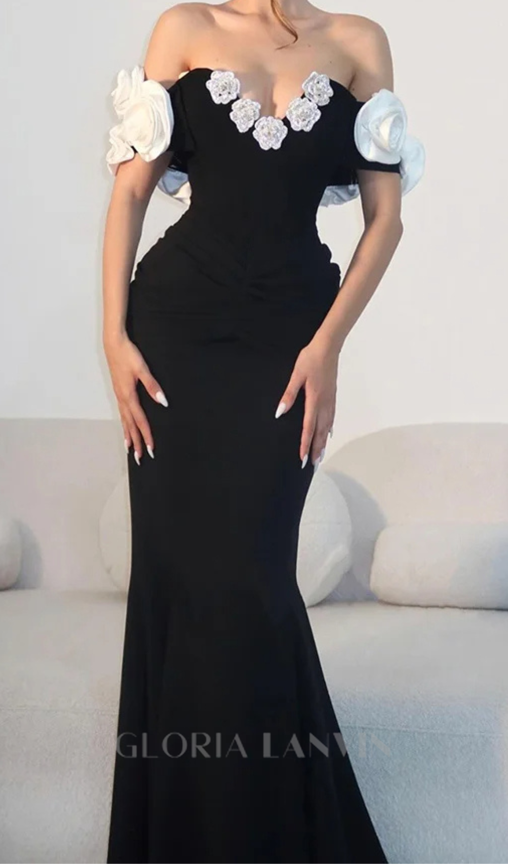 Robe longue moulante à épaules dénudées et fleurs 3D, style bandage, signée BEATRICE BLACK