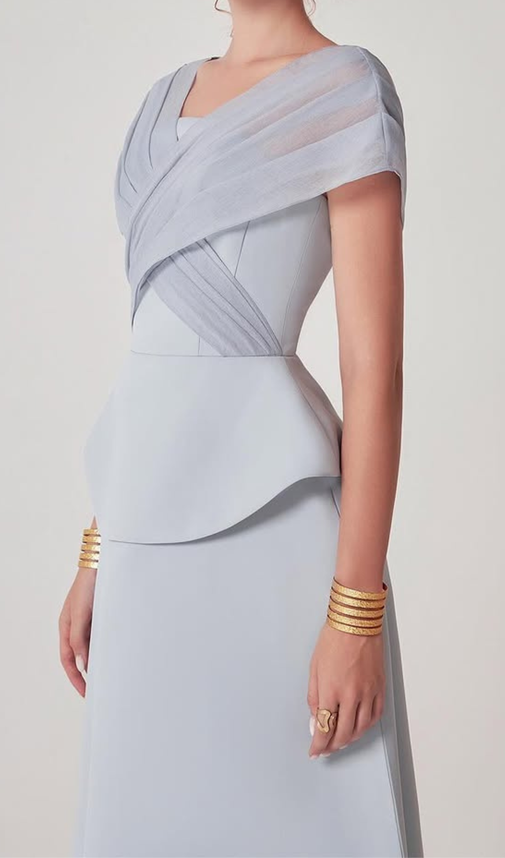 Hellgraues Midikleid mit Mesh-Patchwork-Muster