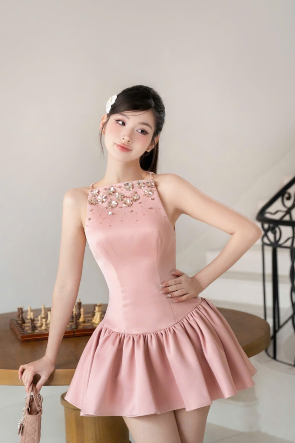 robe mini-gilet rose ornée de cristaux