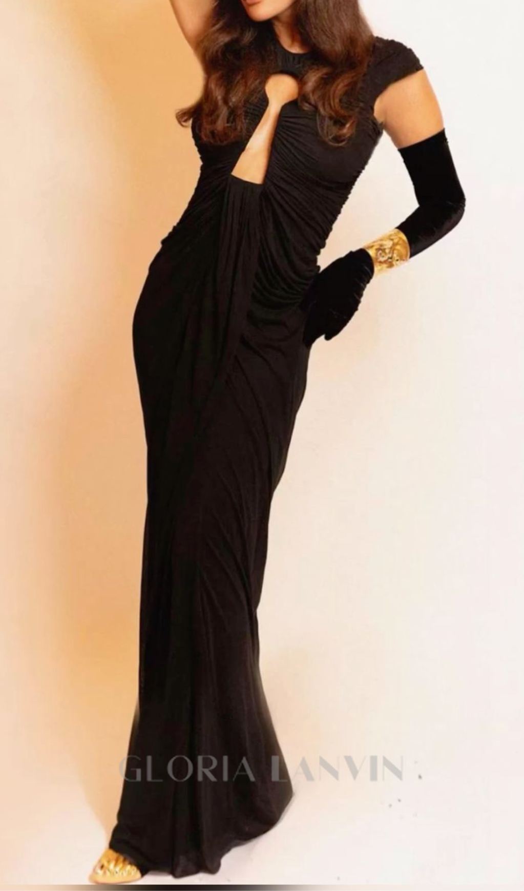 BRIANNA DRAPIERTES, SCHWARZES BODYCON-KLEID MIT SCHLÜSSELHOCHAUSSCHNITT