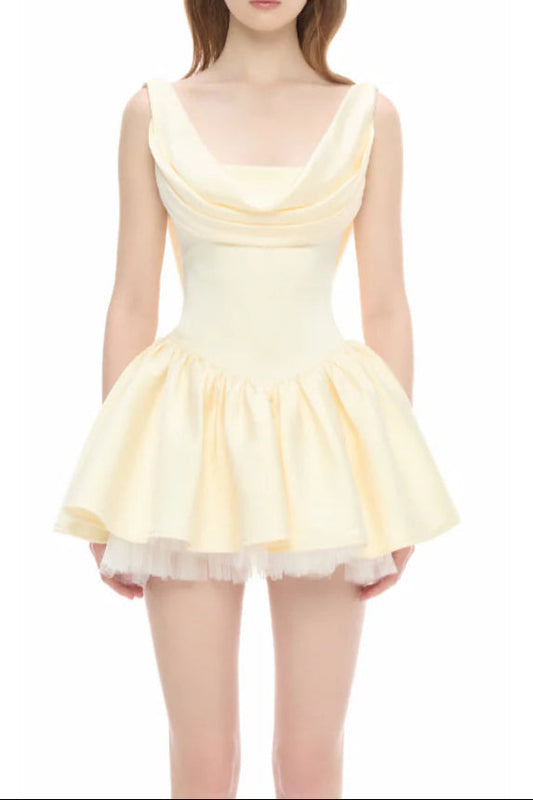 Bernice rückenfreies, plissiertes Minikleid mit Puffärmeln – Champagner