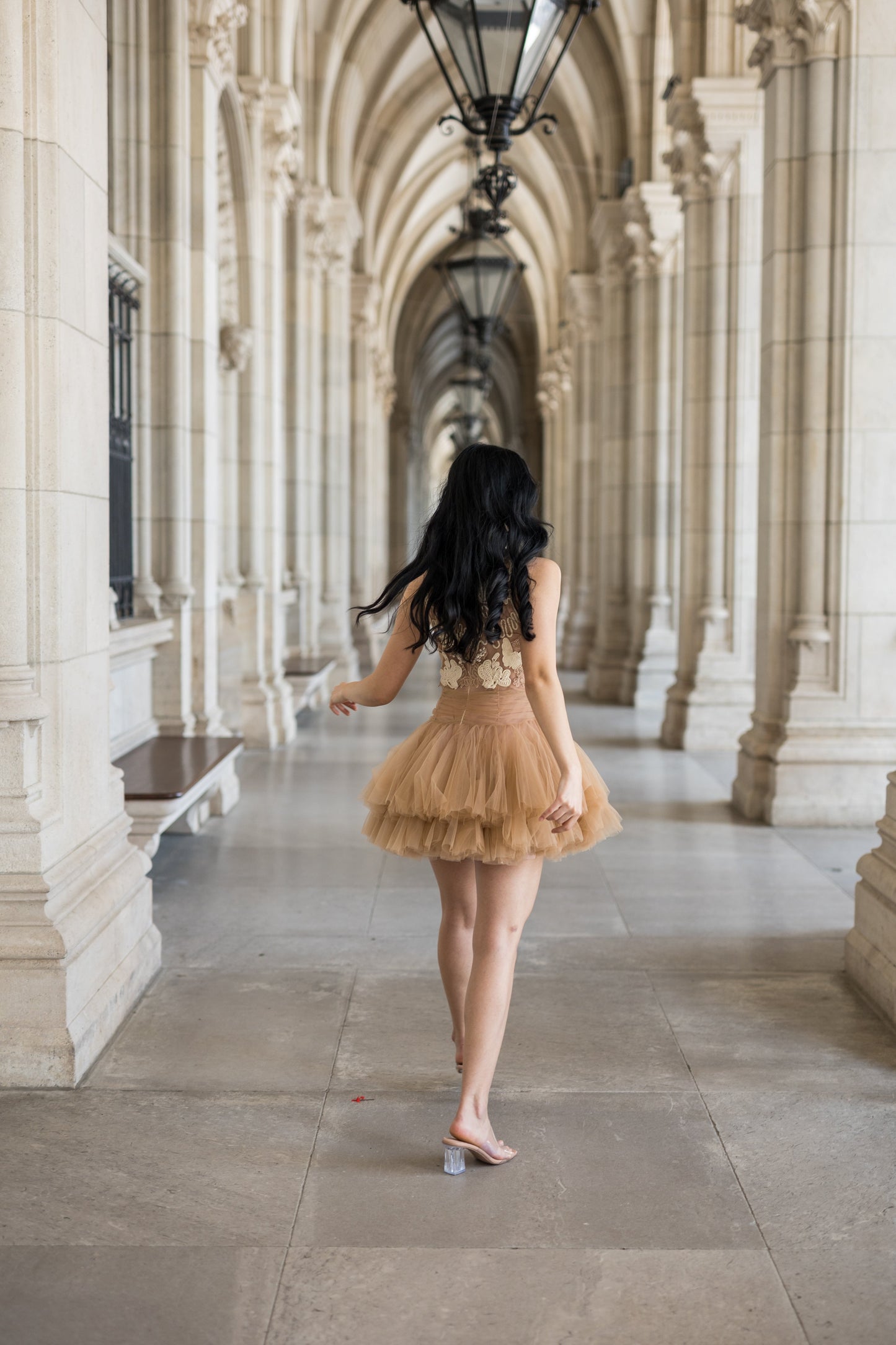 Ballerina | Beiges Tüll-Minikleid mit 3D-Applikation