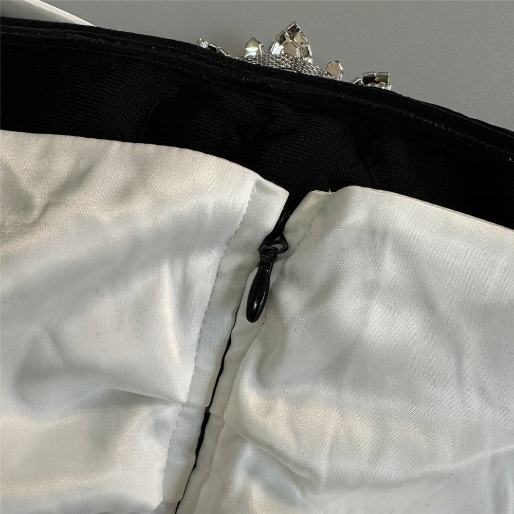 robe longue noire à décolleté dos nu et bandage diamant