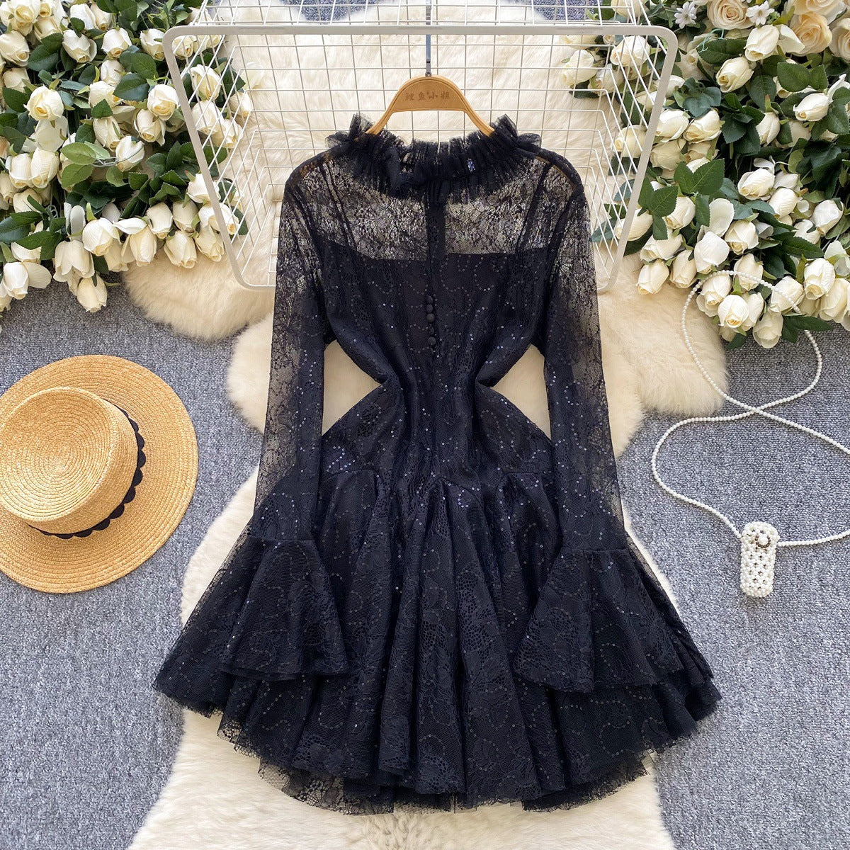 Grünes besticktes ausgestelltes Minikleid