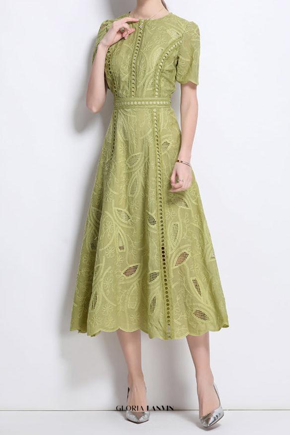 Dana Midikleid mit Lochstickerei und Spitze in Grün