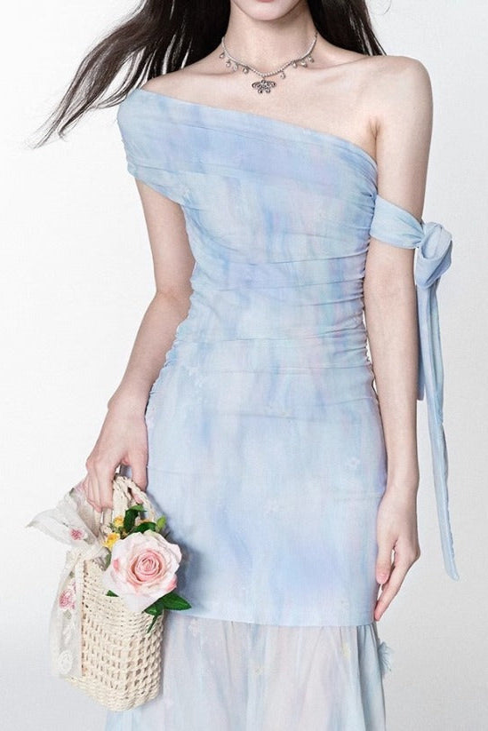 Rosalind One-Shoulder-Maxikleid mit Falten und schmaler Passform in Blau