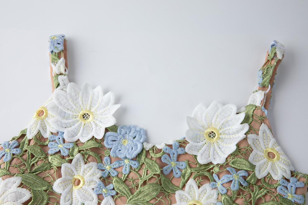 Celeste Maxikleid mit floralem Lochmuster in Grün