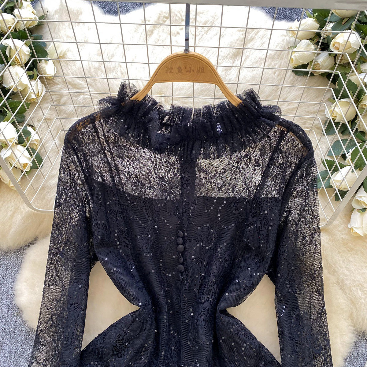 Grünes besticktes ausgestelltes Minikleid