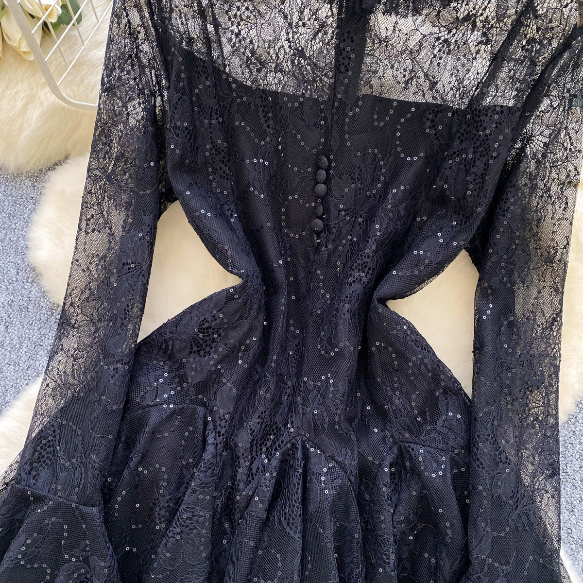 Grünes besticktes ausgestelltes Minikleid