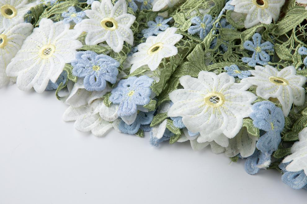 Celeste Maxikleid mit floralem Lochmuster in Grün