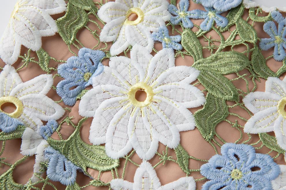 Celeste Maxikleid mit floralem Lochmuster in Grün