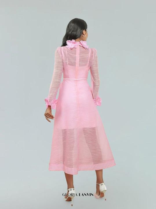 Robe midi en dentelle rose ornée de fleurs, style Vicky.