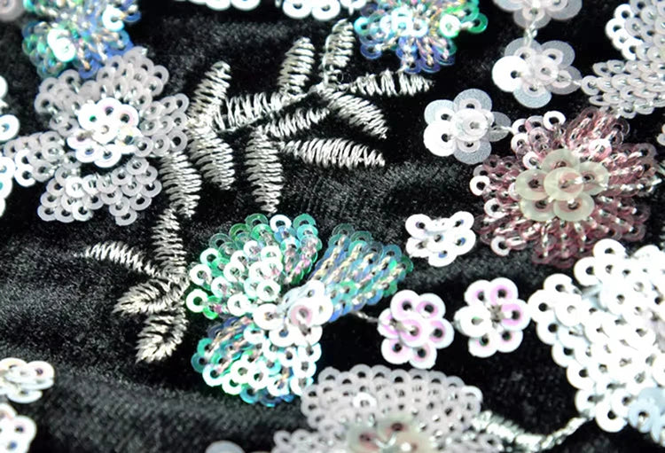 Schwarzes Pailletten-besticktes Samt-Midikleid