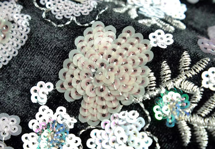 Schwarzes Pailletten-besticktes Samt-Midikleid