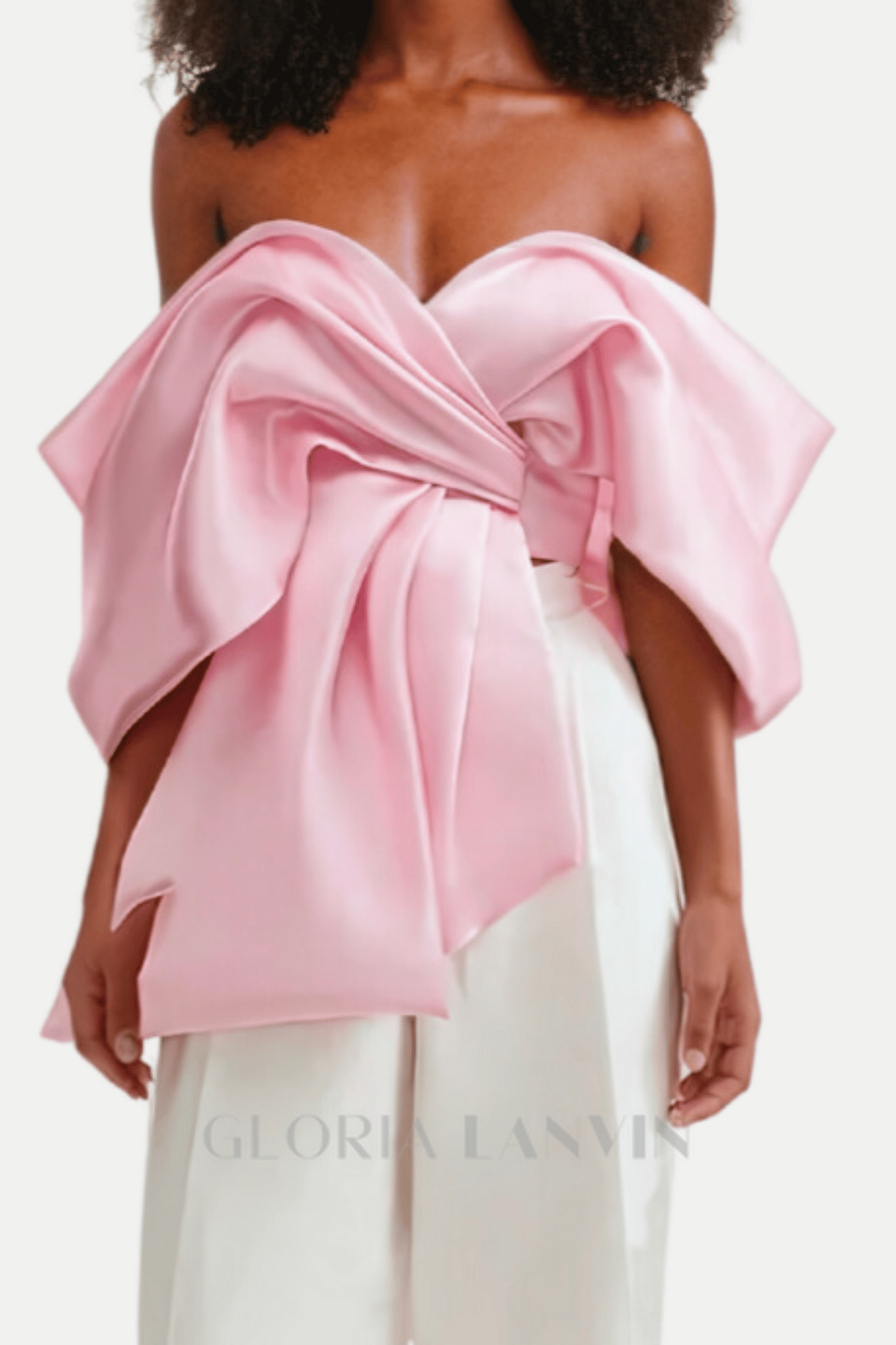 Haut en satin à épaules dénudées Samira Bow Cross