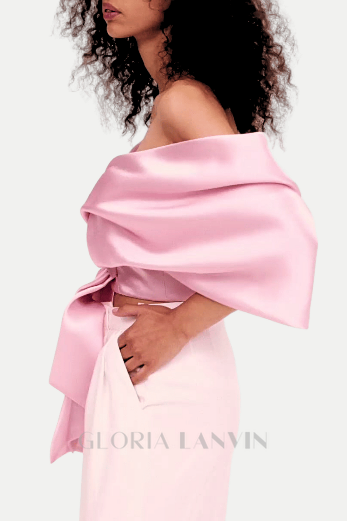 Haut en satin à épaules dénudées Samira Bow Cross