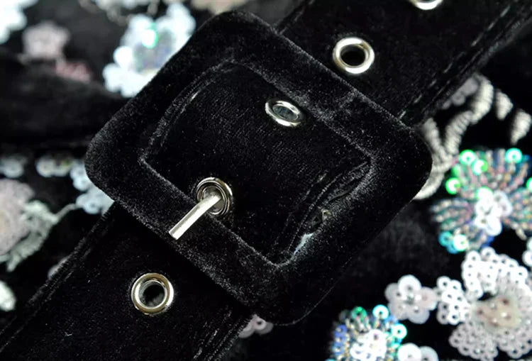 Schwarzes Pailletten-besticktes Samt-Midikleid