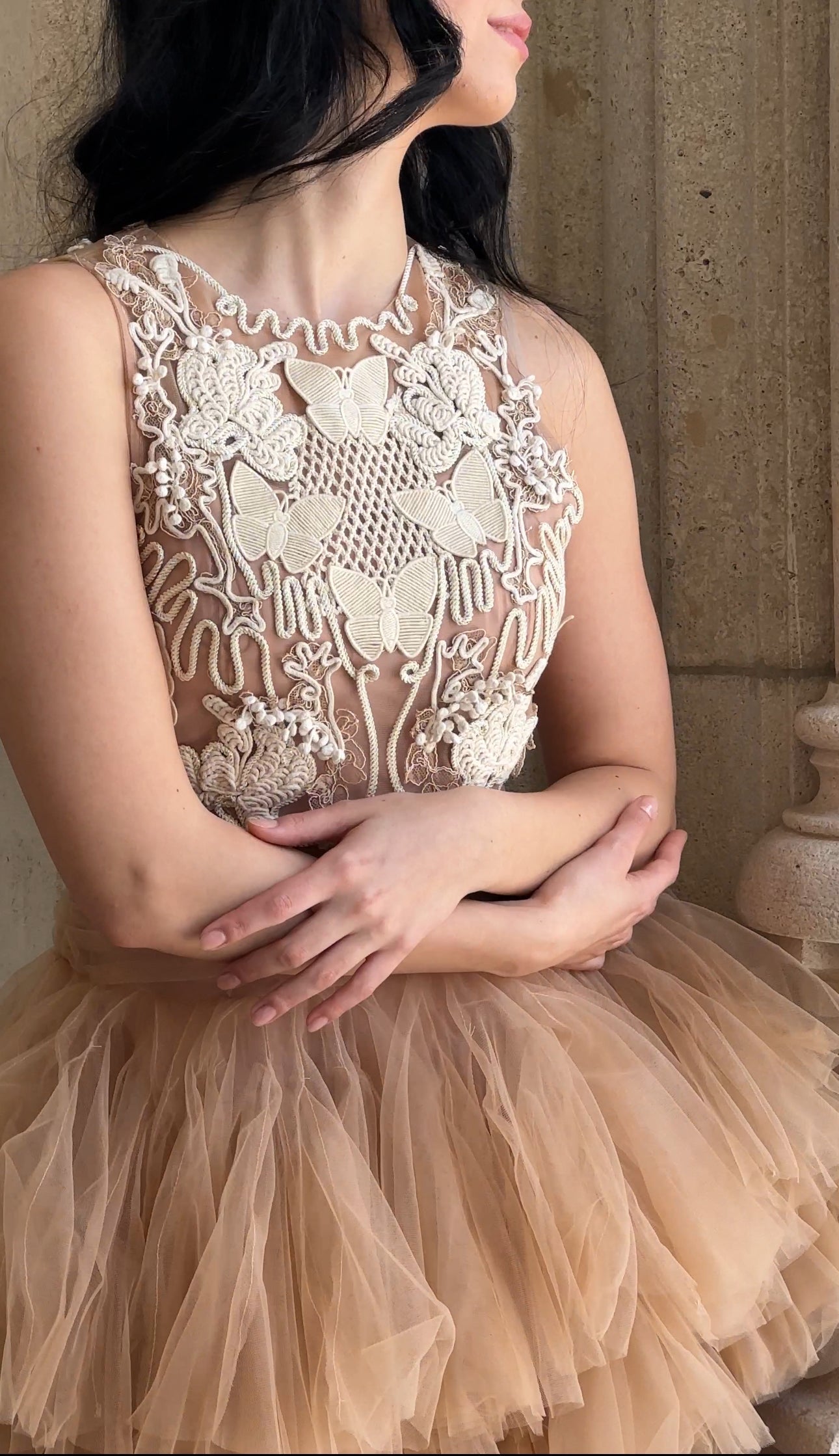 Ballerina | Beiges Tüll-Minikleid mit 3D-Applikation
