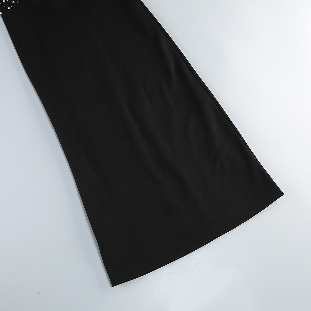 Robe longue noire à col en V ornée de perles