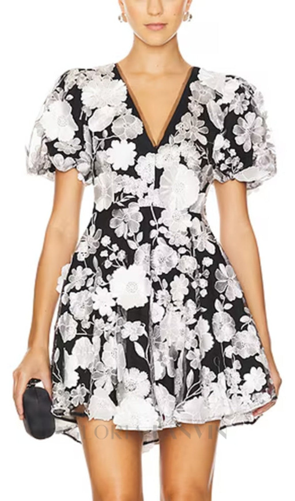 CHAYAN MINIKLEID MIT BLUMENSTICKEREI