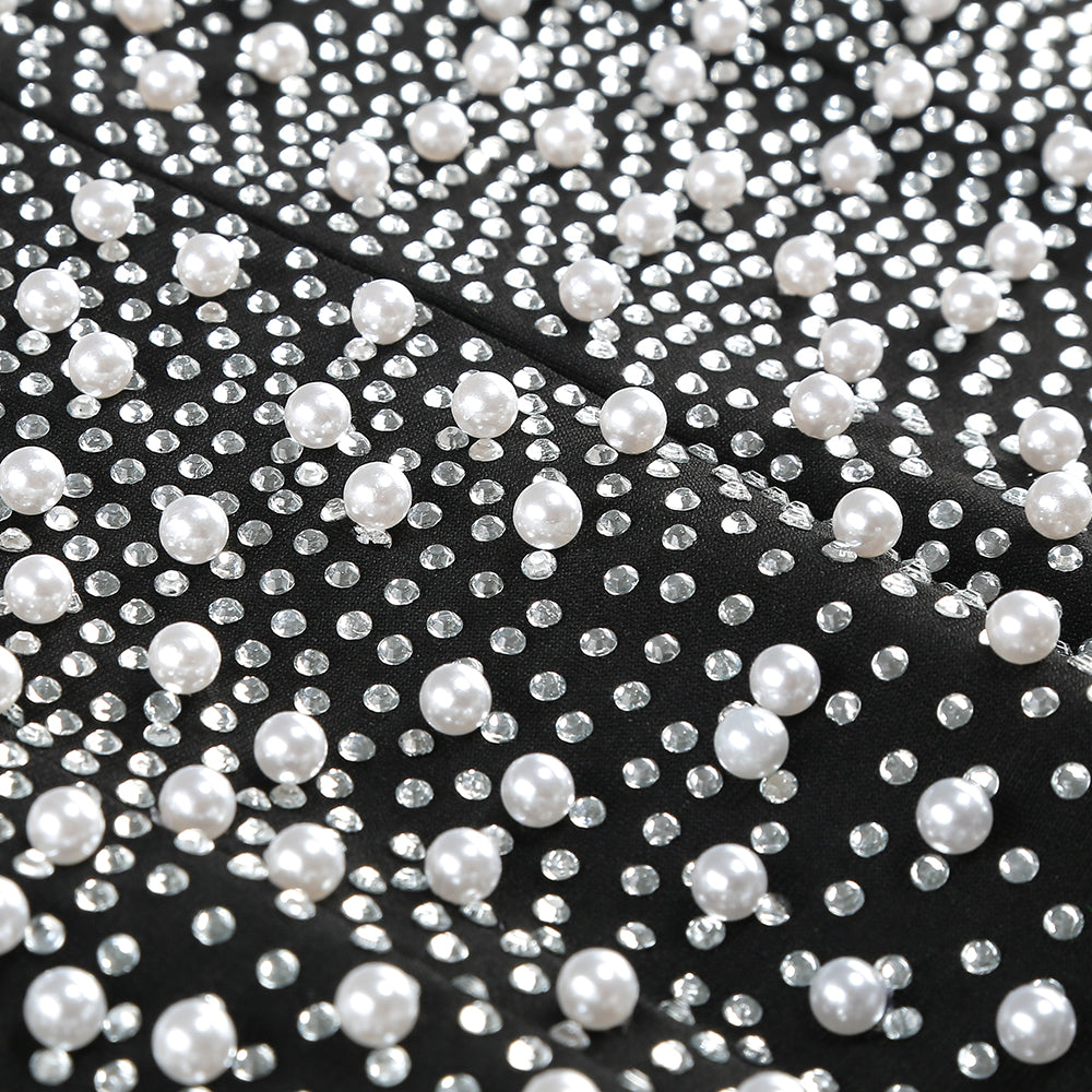 Robe longue noire à col en V ornée de perles