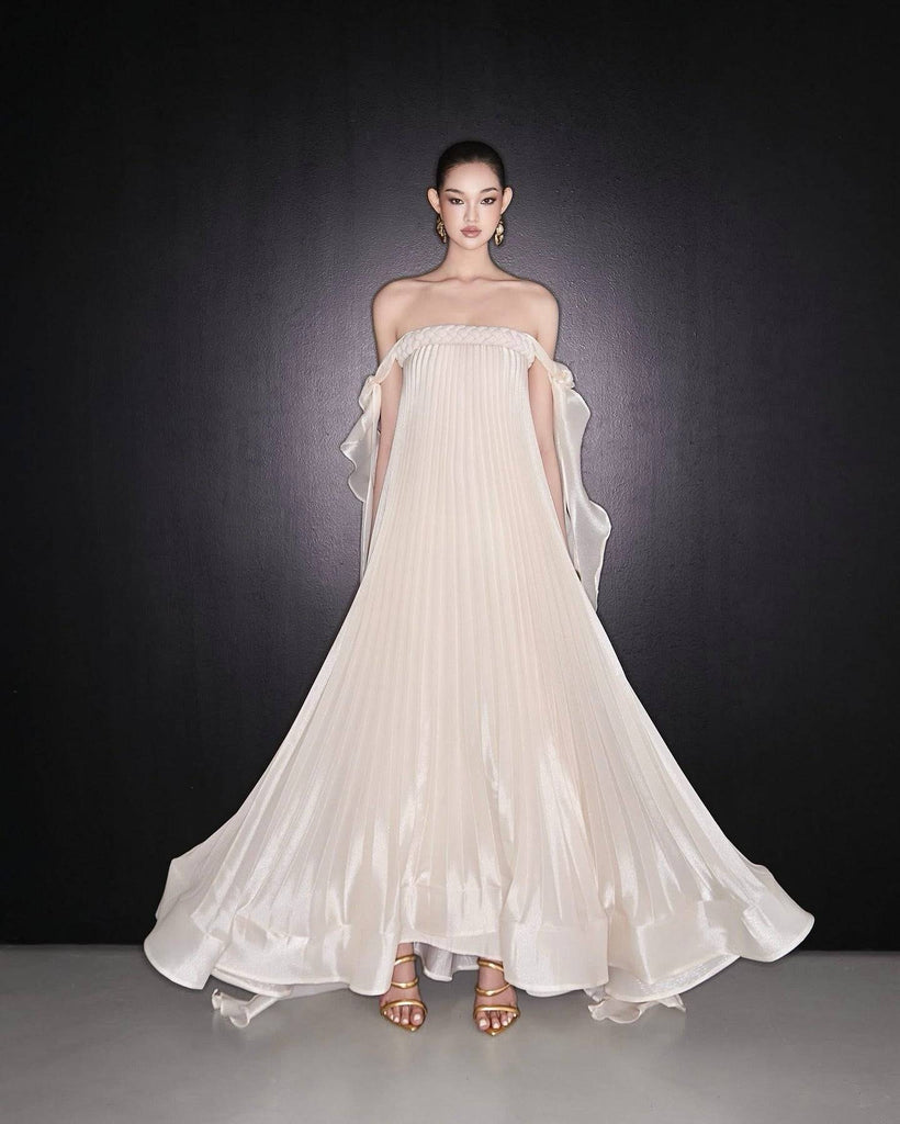 quintina Off Shoulder Pleated Maxi Dress in apricot