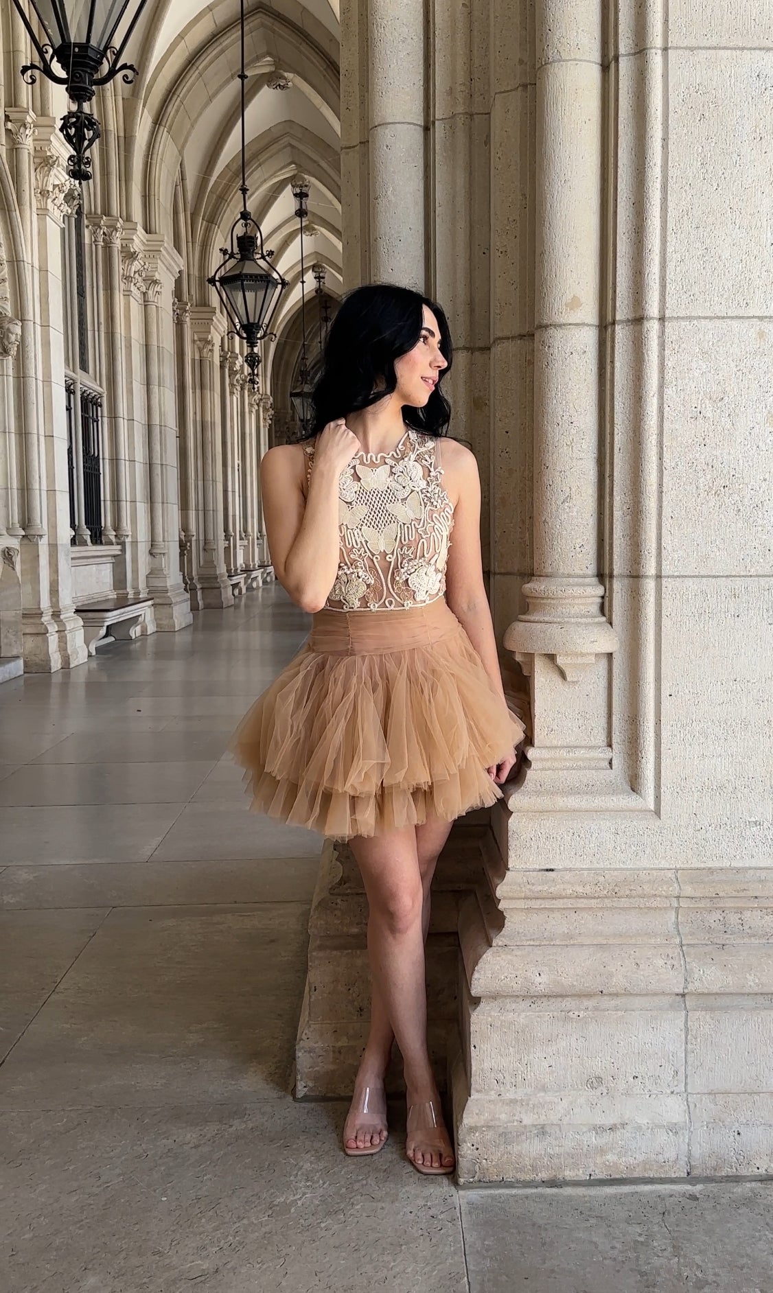 Ballerina | Beiges Tüll-Minikleid mit 3D-Applikation