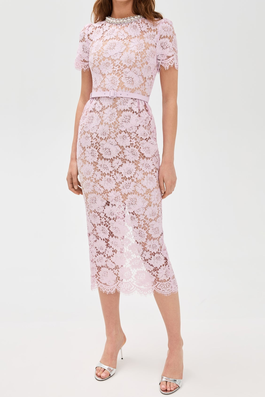 Rosa Midikleid aus hohler Spitze und Perlen