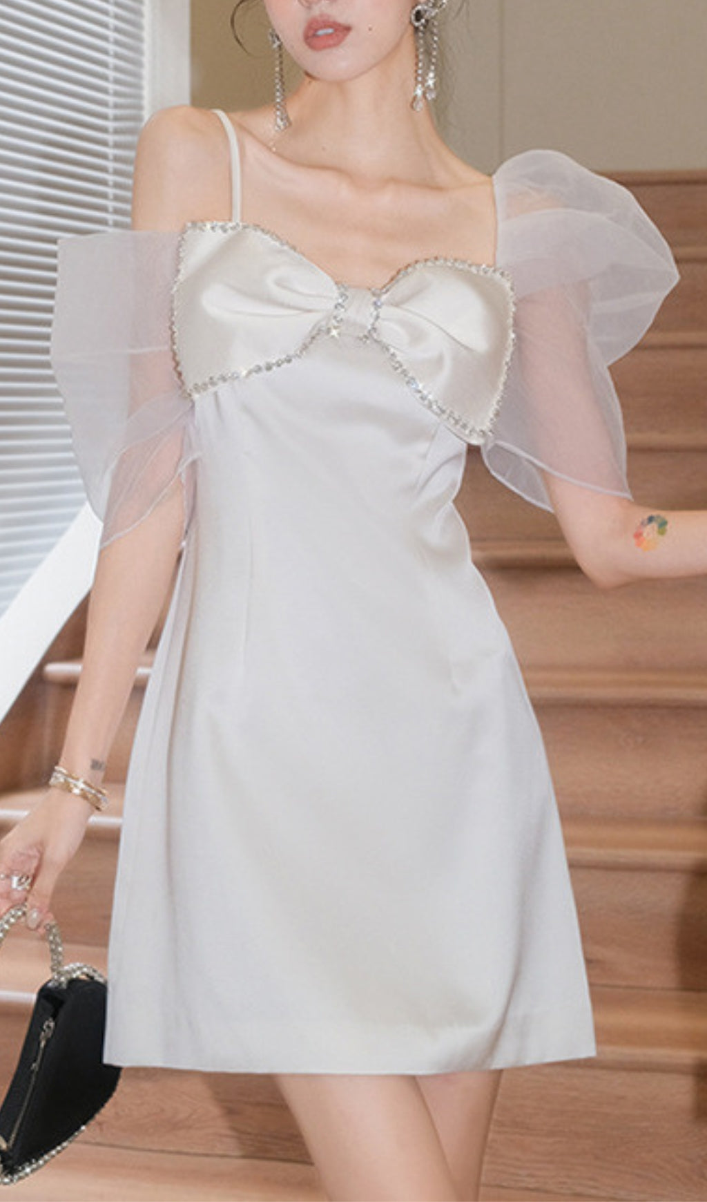 ROBE MINI À NŒUD À MANCHES BOUFFANTES BLANCHE