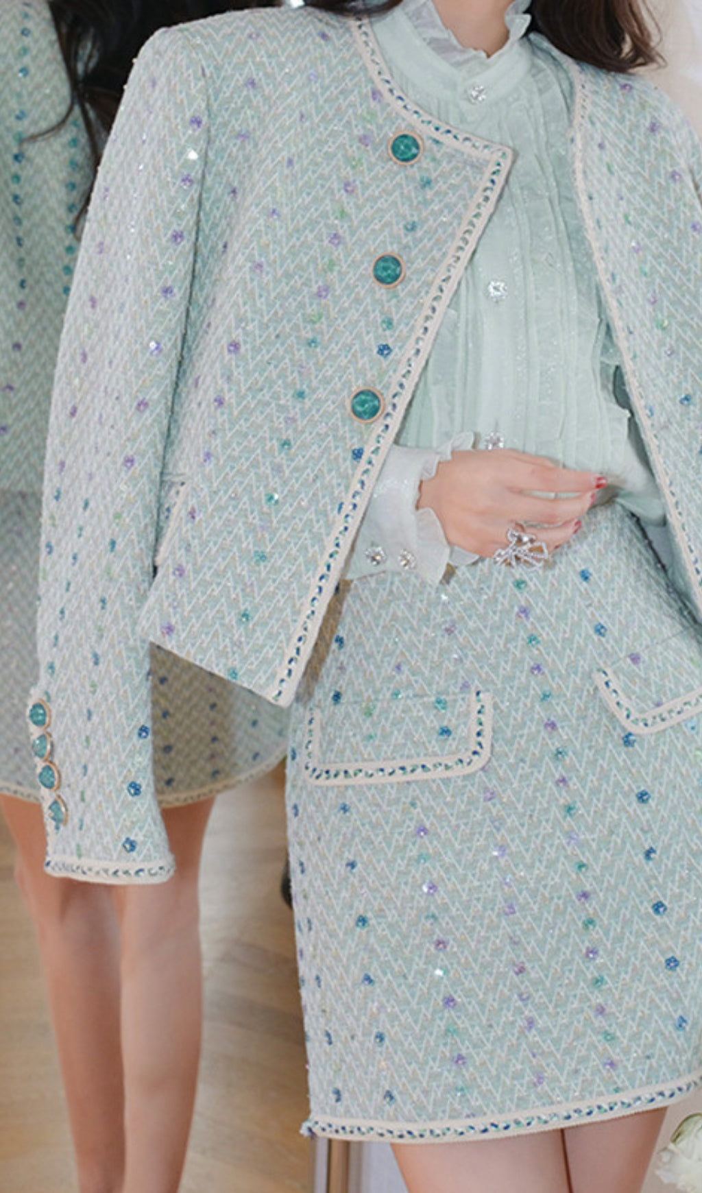 FLORALE TWEED-KNÖPFE-JACKE + MINIROCK